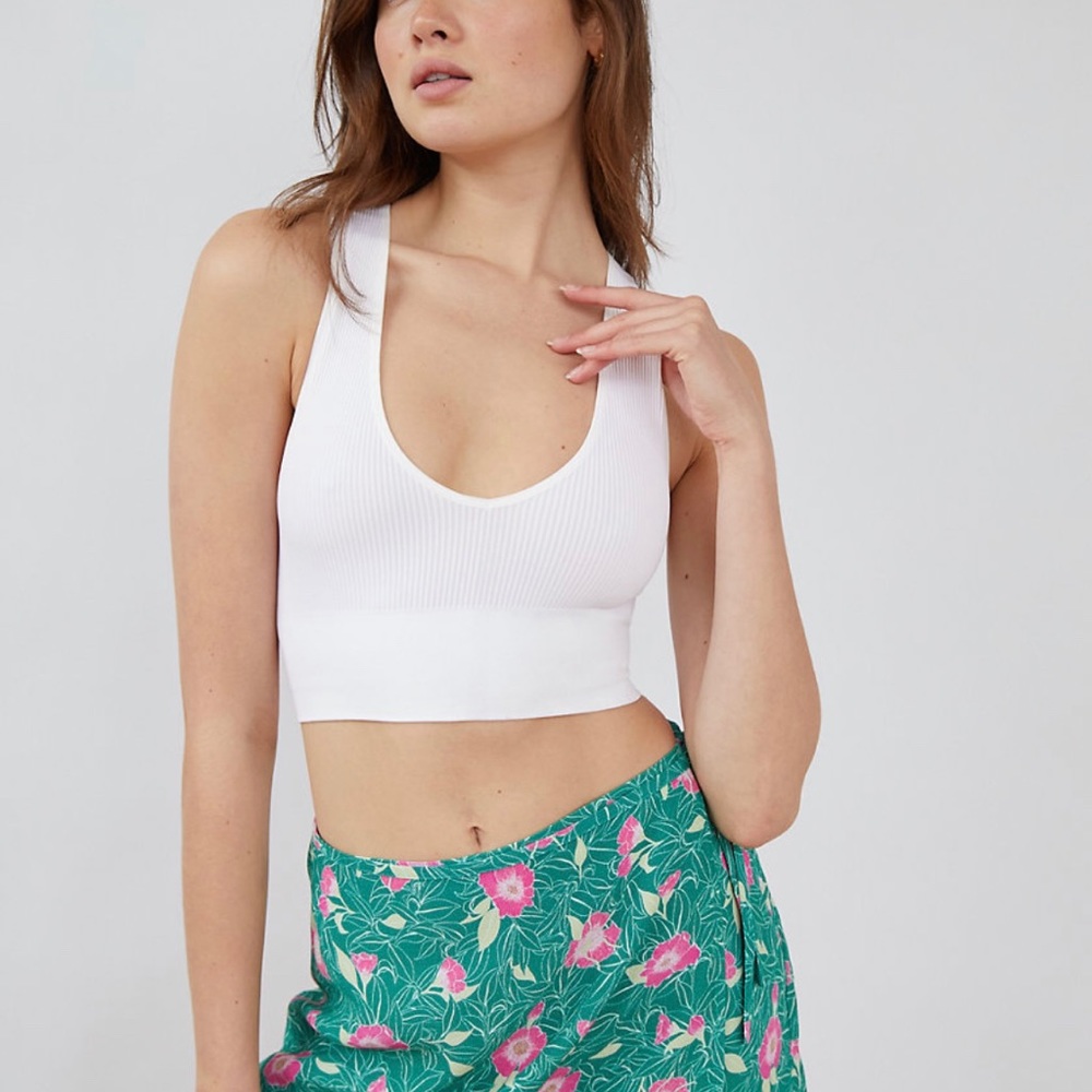 Aritzia v neck tank top